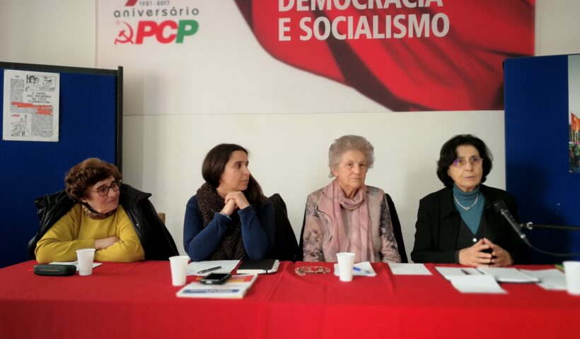 ajuda papel mulheres