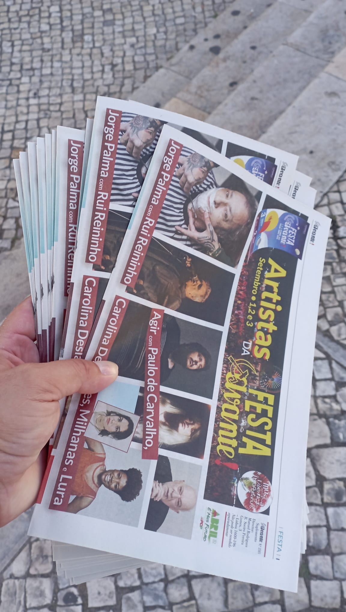 Distribuição do Jornal dos Artistas da Festa